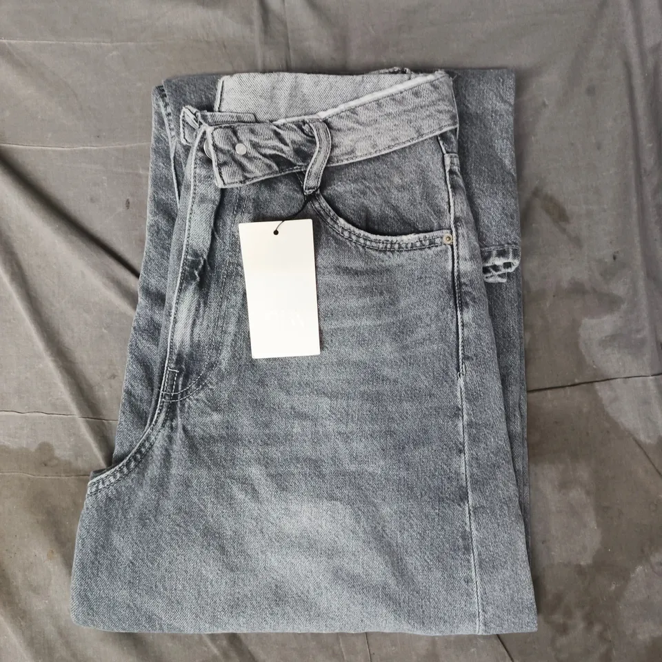 ZARA JEANS IN GREY SIZE UK 6