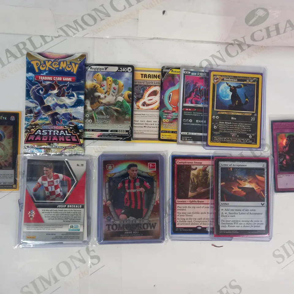 SMALL LOT OF ASSORTED TRADING CARDS TO INCLUDE POKÉMON, TOPPS, YU-GI-OH, ETC