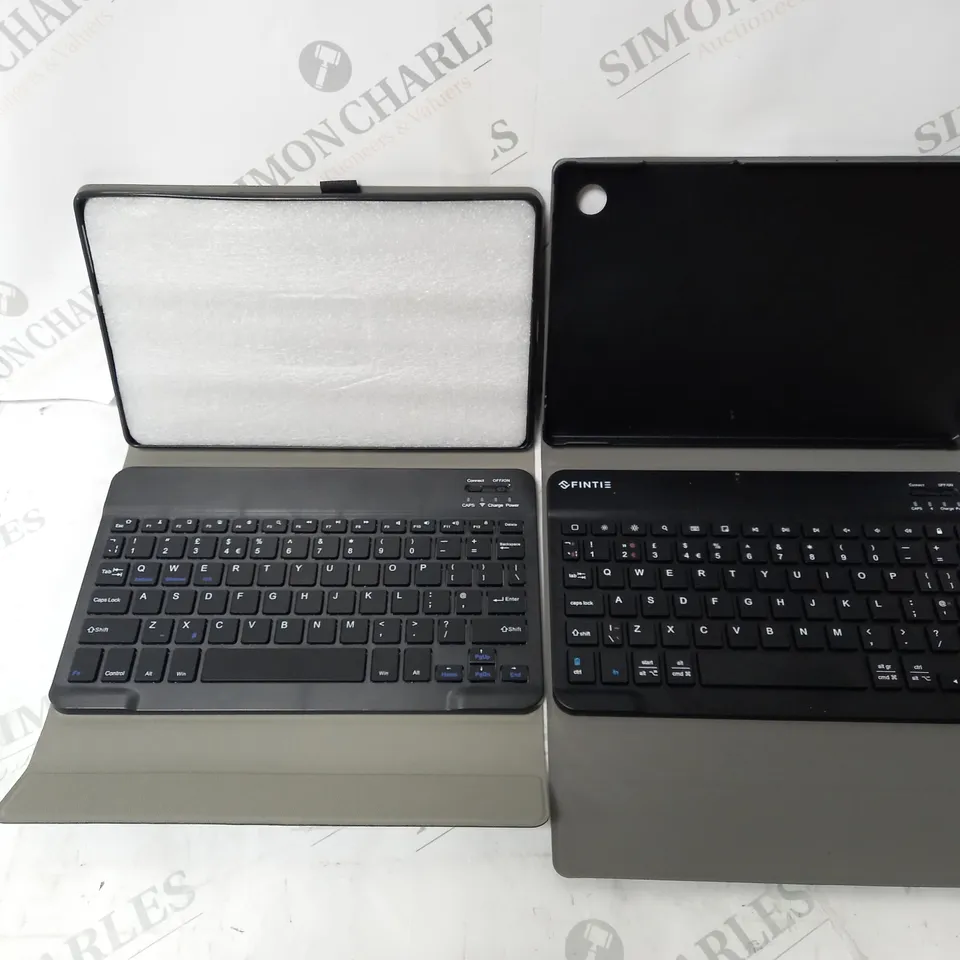 BOX OF 2 KEYBOARD AND CASE TABLET ACCESSORIES 