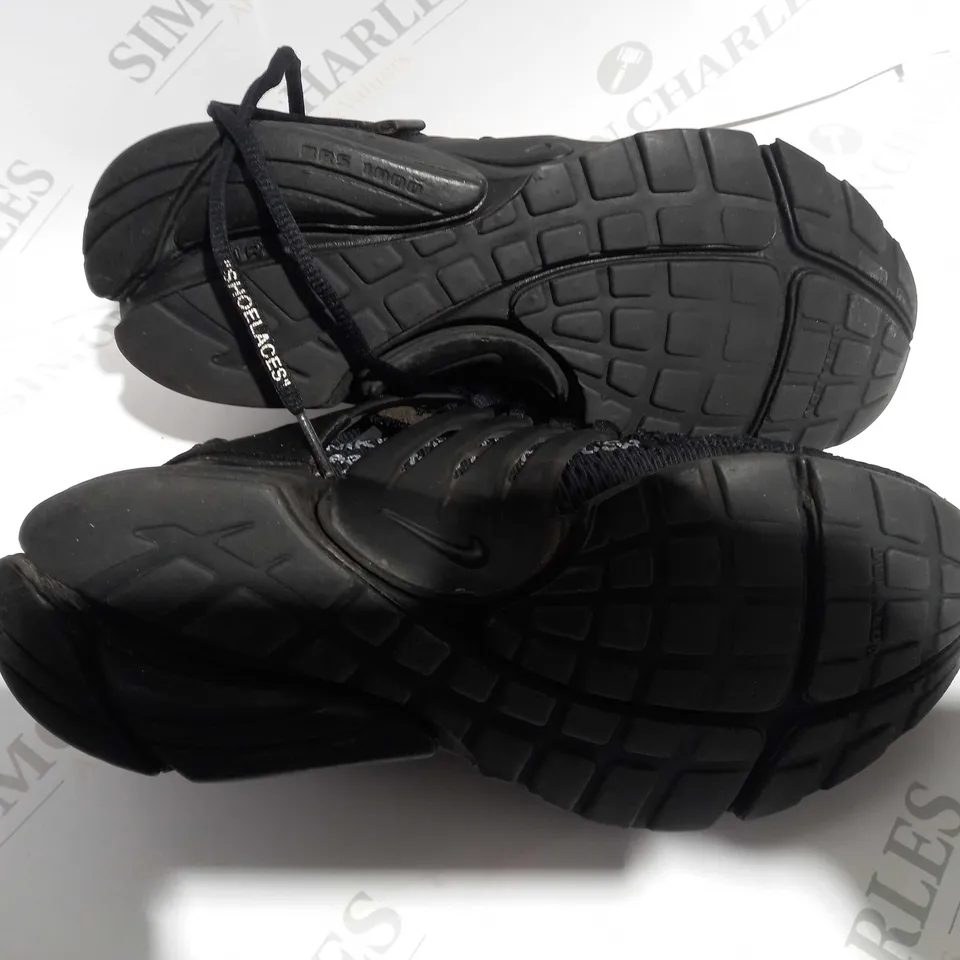 PAIR OF NIKE TRAINERS IN BLACK SIZE UNKNOW 