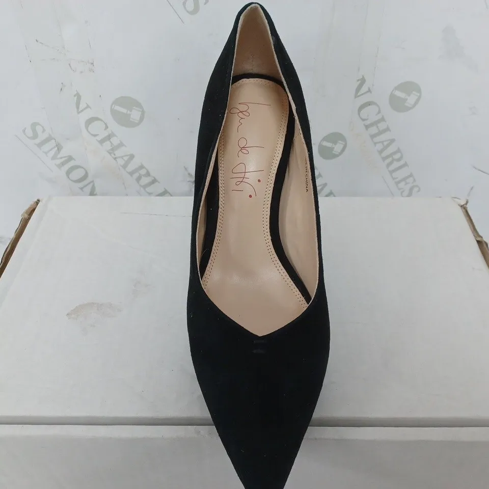 PAIR OF BEN DE LISI BAR -TAC SUEDE COURT SHOES IN BLACK - UK 4