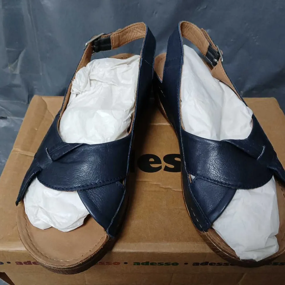 BOXED ADESSO KIM BUCKLE SANDALS IN NAVY - SIZE 4