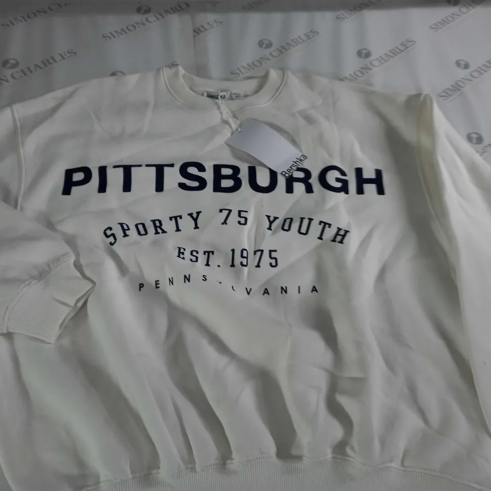 BERSHKA PITTSBURGH WHITE JUMPER - EUR S