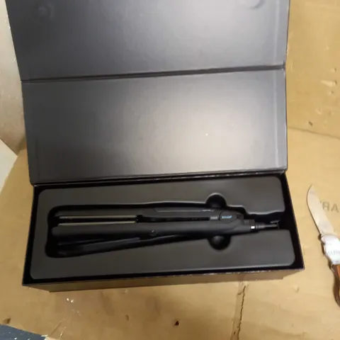 REVAMP PROGLOSS LIBERATE CORDLESS CERAMIC HAIR STRAIGHTENER