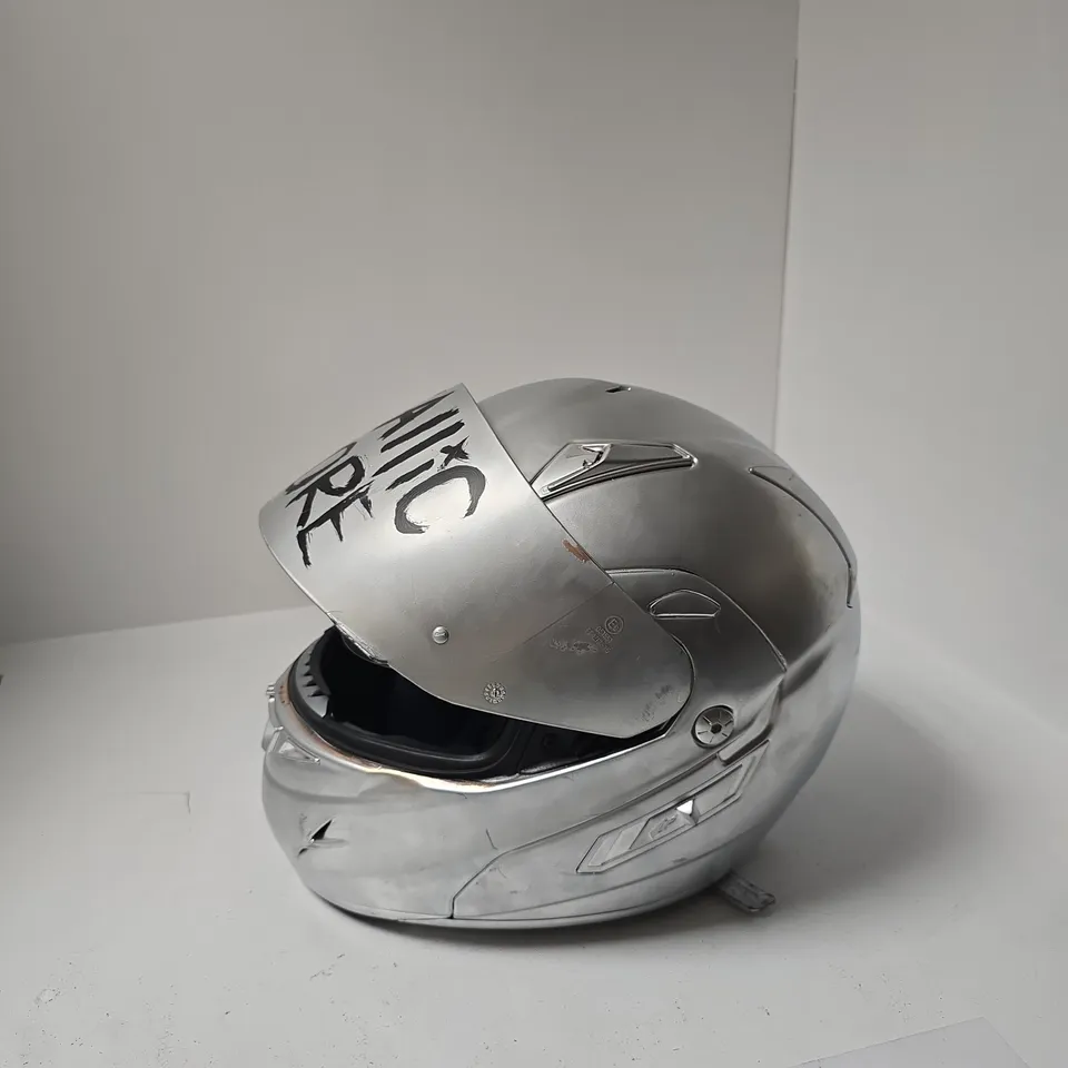METTALIC CORE SILVER FULL-FACE MOTORCYCLE HELMET WITH GRAFFITI VISOR