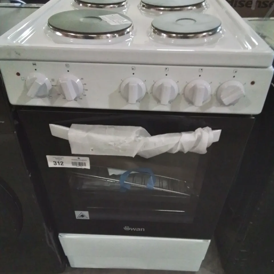 SWAN SX16710W 50CM WIDE ELECTRIC SOLID PLATE COOKER - WHITE
