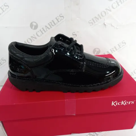 BOXED PAIR OF KICKERS SIZE 37 FOOTWEAR