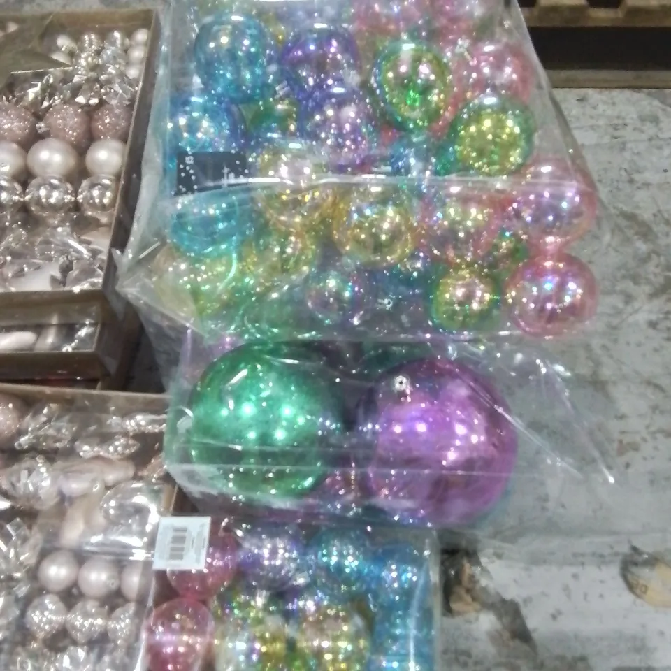 LOT OF APPROXIMATELY 30 ASSORTED PACKS OF BAUBLES