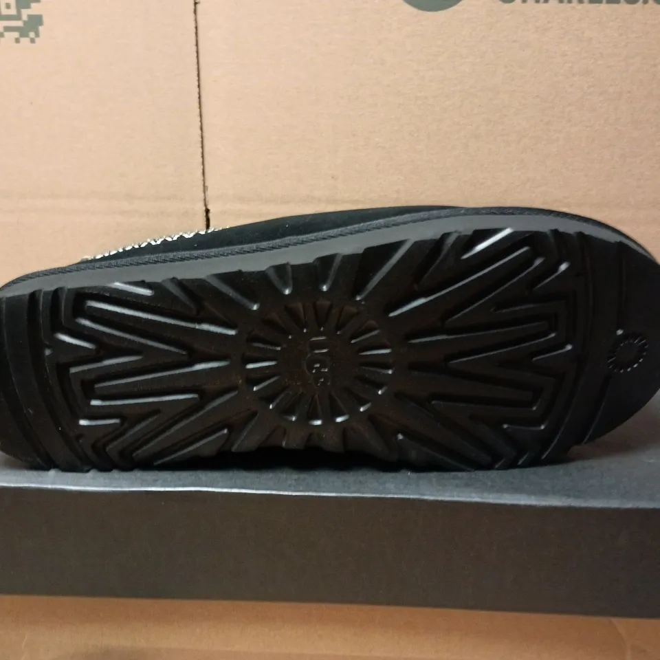 BOXED PAIR OF UGG M TASMAN II IN BLACK - UK 9