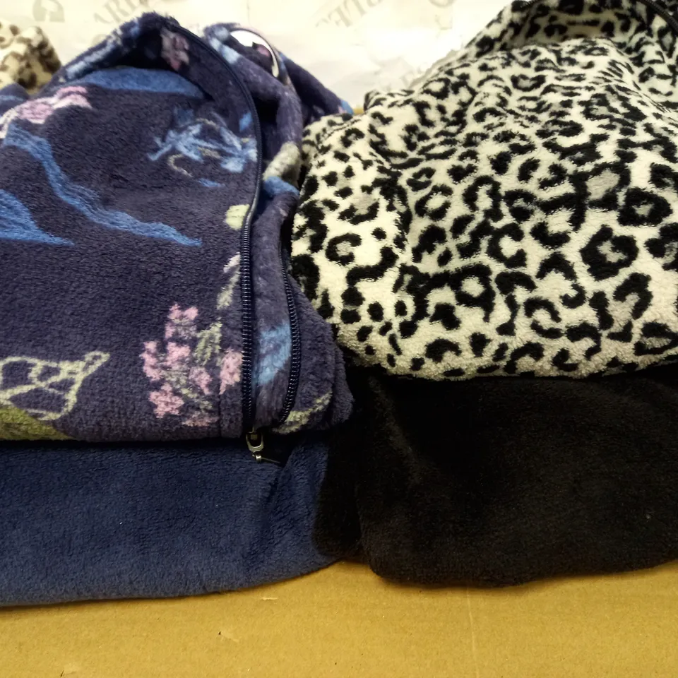 SELECTION (X 8) OF WOMEN'S SOFT FLEECE LOUNGEWEAR OUTFITS WITH PLAIN BOTTOMS AND COORDINATING FLORAL OR ANIMAL PRINT TOPS, VARIOUS SIZES