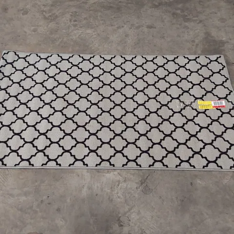 GARCENO MACHINE WOVEN GREY RUG // 80 X 150CM