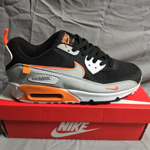 BOXED PAIR OF NIKE AIR MAX 90 SURPLUS TRAINERS - UK SIZE 7.5