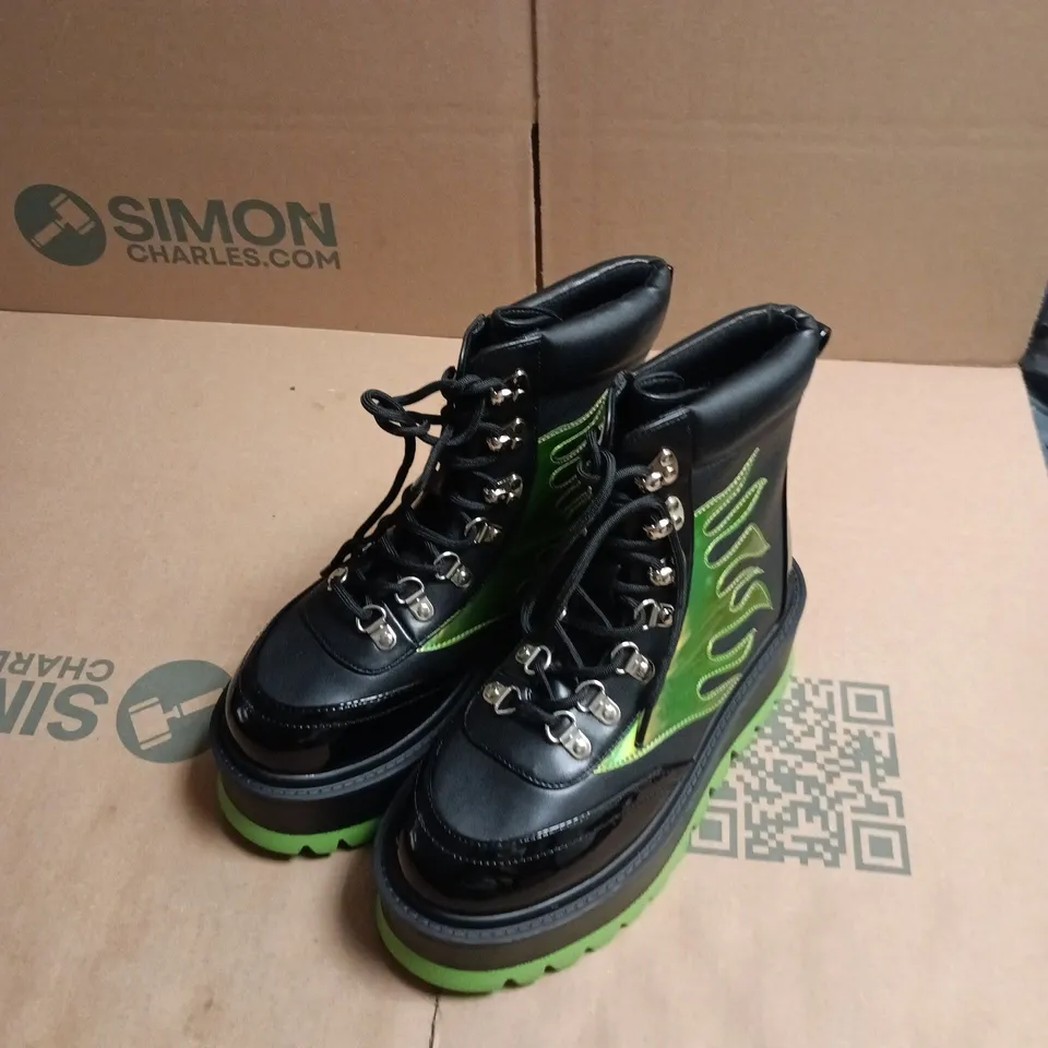 KOI CHA CHA CHA HOLOGRAM FLAME BOOTS – UK 4, BLACK/GREEN