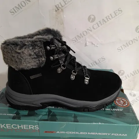 SKECHERS FAUX FUR CUFF BOOTS - UK SIZE 6