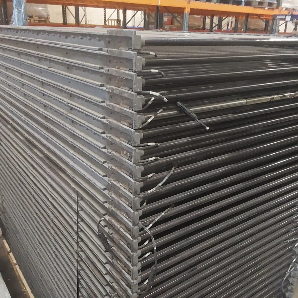 PALLET CONTAINING A VERY LARGE QUANTITY OF SOLYNDRA 200W SOLAR PANELS