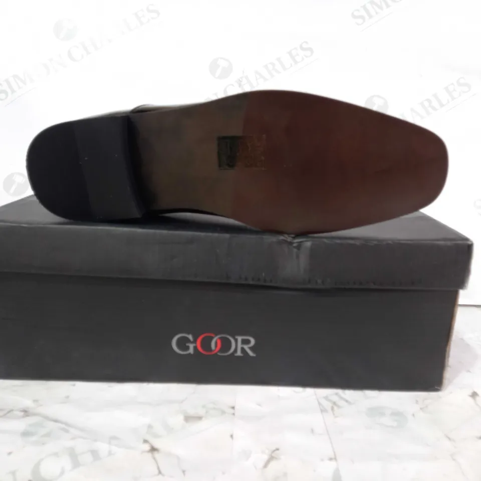 BOXED PAIR OF GOOR LEATHER LACE UP SHOES IN GLOSSY BLACK SIZE 3
