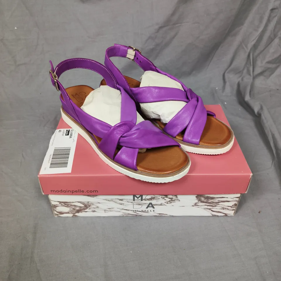 MODA IN PELLE OLANNA PURPLE LEATHER TWISTED STRAP WEDGE SANDALS - UK 7