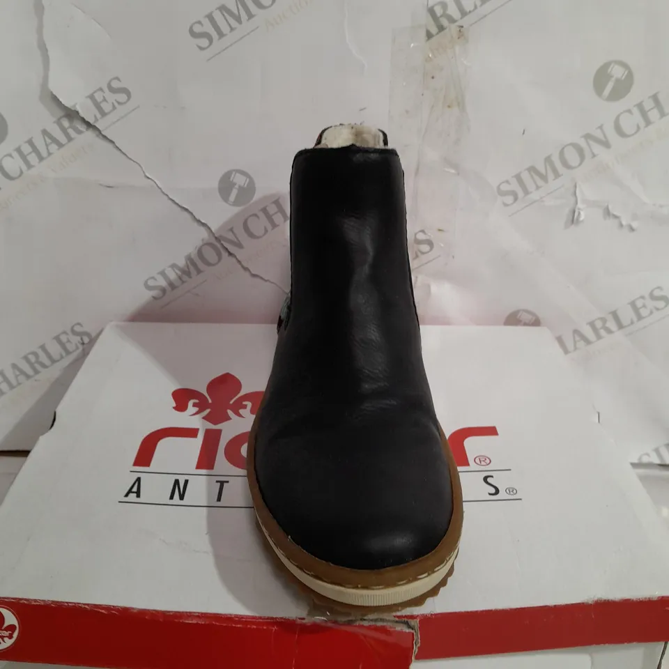 BOXED RIEKER CHELSEA BOOTS, NAVY - SIZE 5