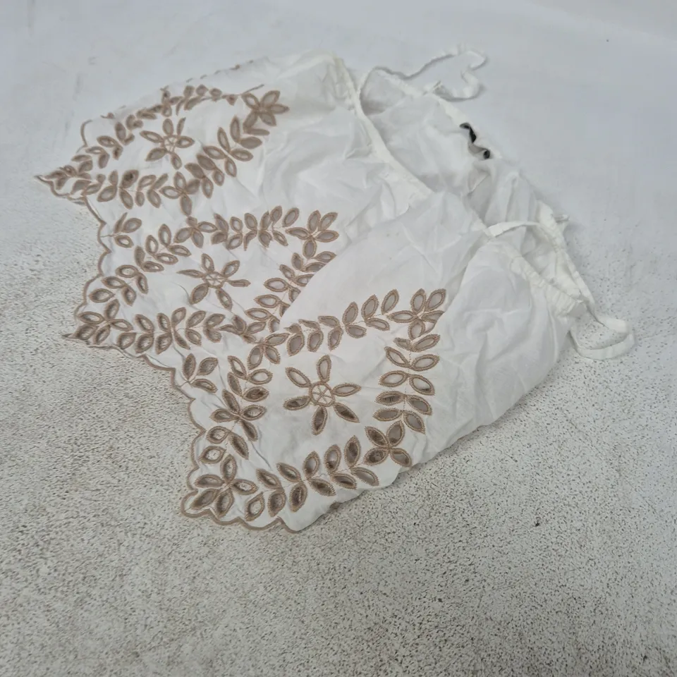 F&F WHITE EMBROIDERED TOP – WOMEN'S UK 14 (EUR 42)