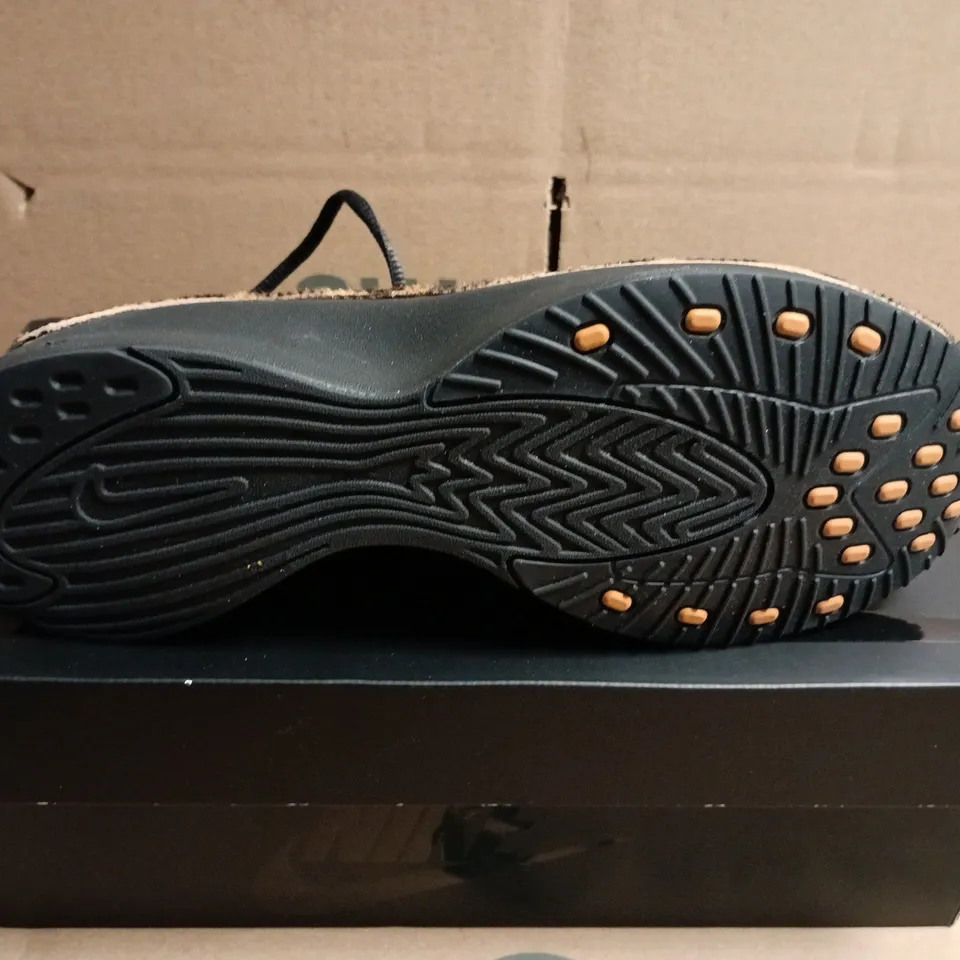 BOXED PAIR OF NIKE AIR SUPERFLY LX TRAINERS - WOMENS - UK SIZE 7