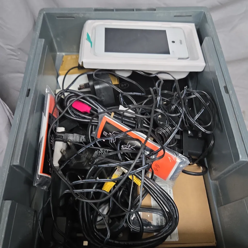 APPROXIMATELY 20 ELECTRICAL ITEMS TO INCLUDE - REMOTE CONTROLS, BT WIFI HUB AND POWER ADAPTERS