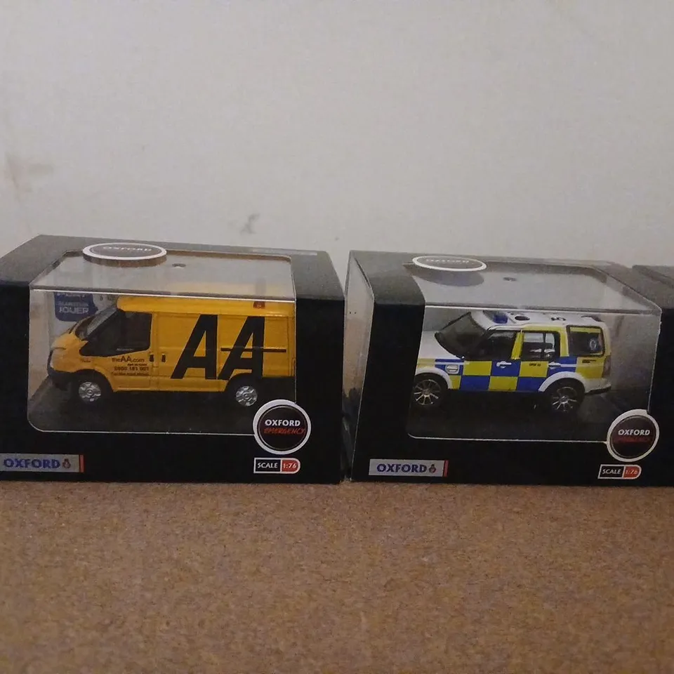 APPROXIMATELY 25 OXFORD DIECAST 1:76 EMERGENCY & POLICE VEHICLE COLLECTION