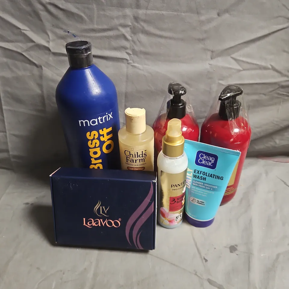 APPROXIMATEY 20 ASSORTED HEALTH AND BEAUTY PRODUCTS TO INCLUDE - PANTENE LEAVE IN CONDITIONER - CHILDS FARM BODY WASH - MATRIX BLUE SHAMPOO - ETC