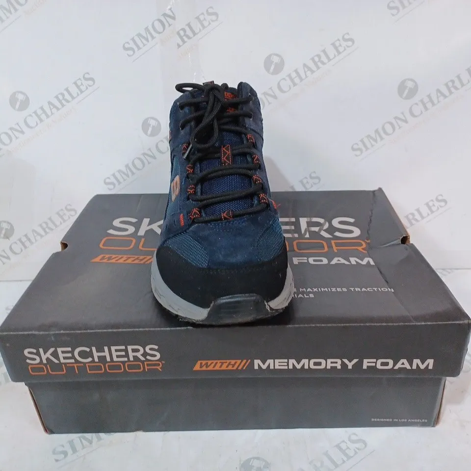 BOXED PAIR OF SKECHERS BOOTS IN NAVY SIZE 8
