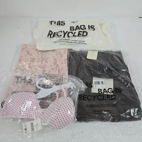 APPROXIMATELY 10 ASSORTED CLOTHING ITEMS IN VARIOUS SIZES, COLOURS & STYLES TO INCLUDE RELAXED CARGO JEANS, PADDED BRALETTE, RUMI OPEN KNIT MINI DRESS, ETC