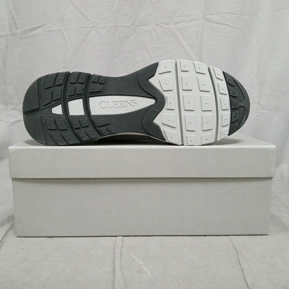 BOXED PAIR OF CLEENS PULSE RUNNER TRAINERS IN OCEAN SIZE UK 9