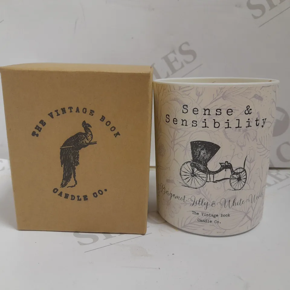 THE VINTAGE BOOK CANDLE CO. SENSE & SENSIBILITY BERGAMOT JIFFY AND WHITE WOODS SCENTED CANDLE