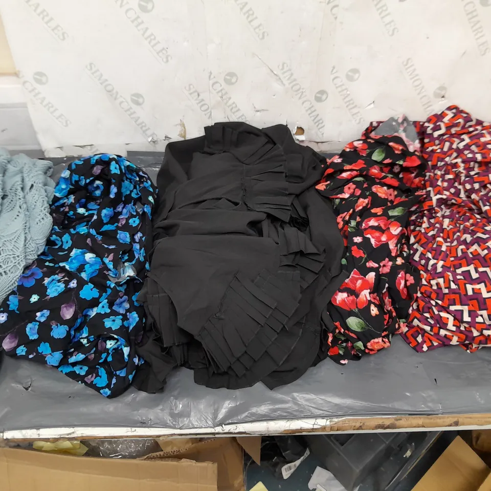 BOX OF APPROXIMATELY 10 ASSORTED PIECES OF CLOTHING IN VARIOUS STYLES, SIZES, AND BRANDS 