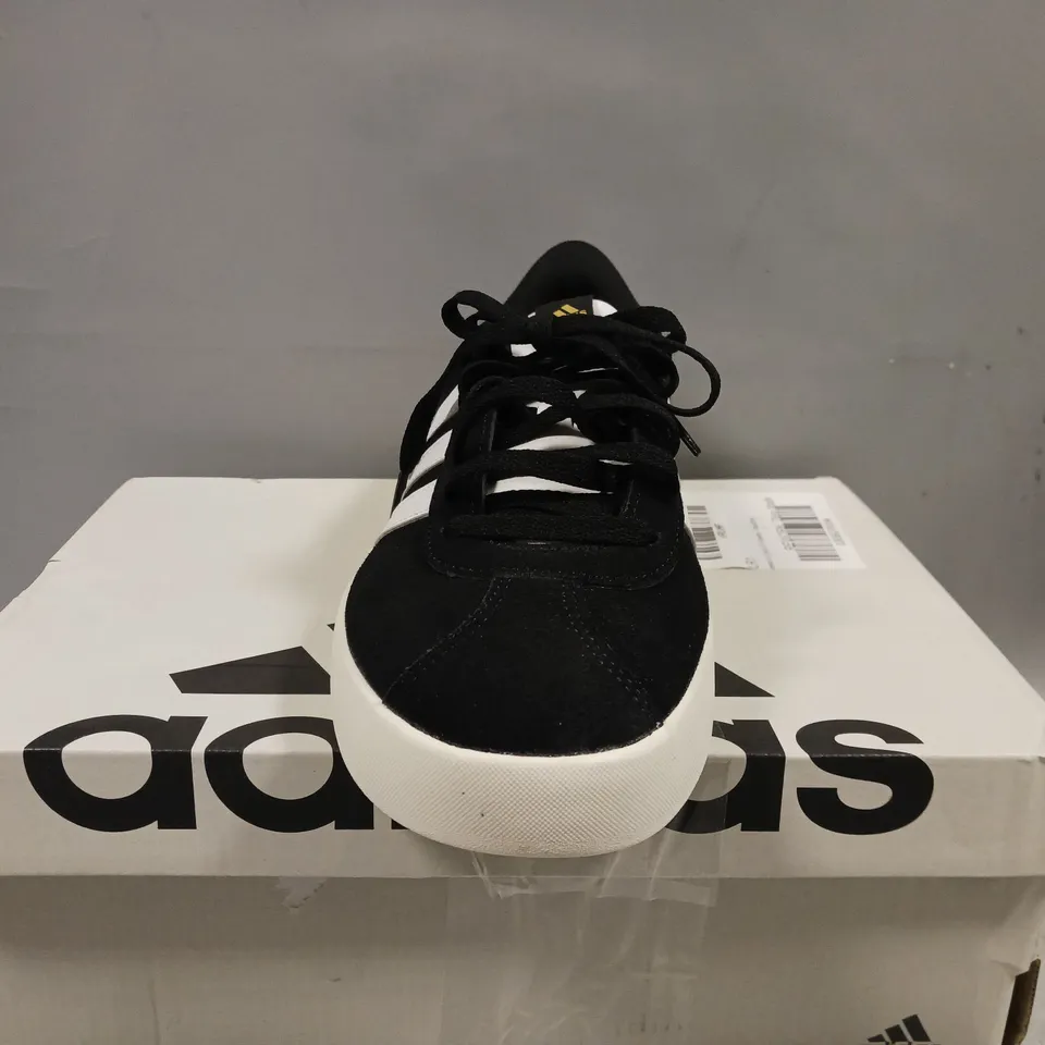BOXED ADIDAS VL COURT 3.0 TRAINERS IN BLACK - SIZE 7