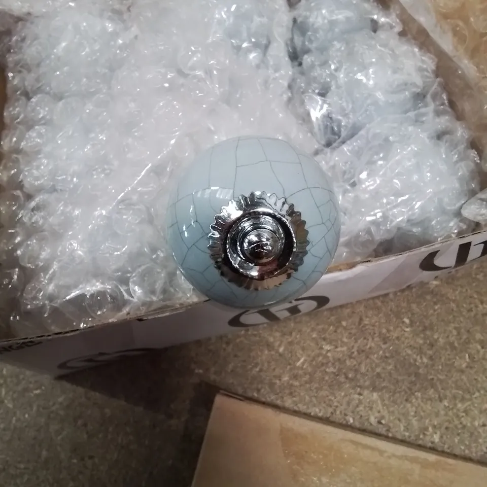 APPROXIMATELY 5 BRAND NEW BOXED ITEMS.