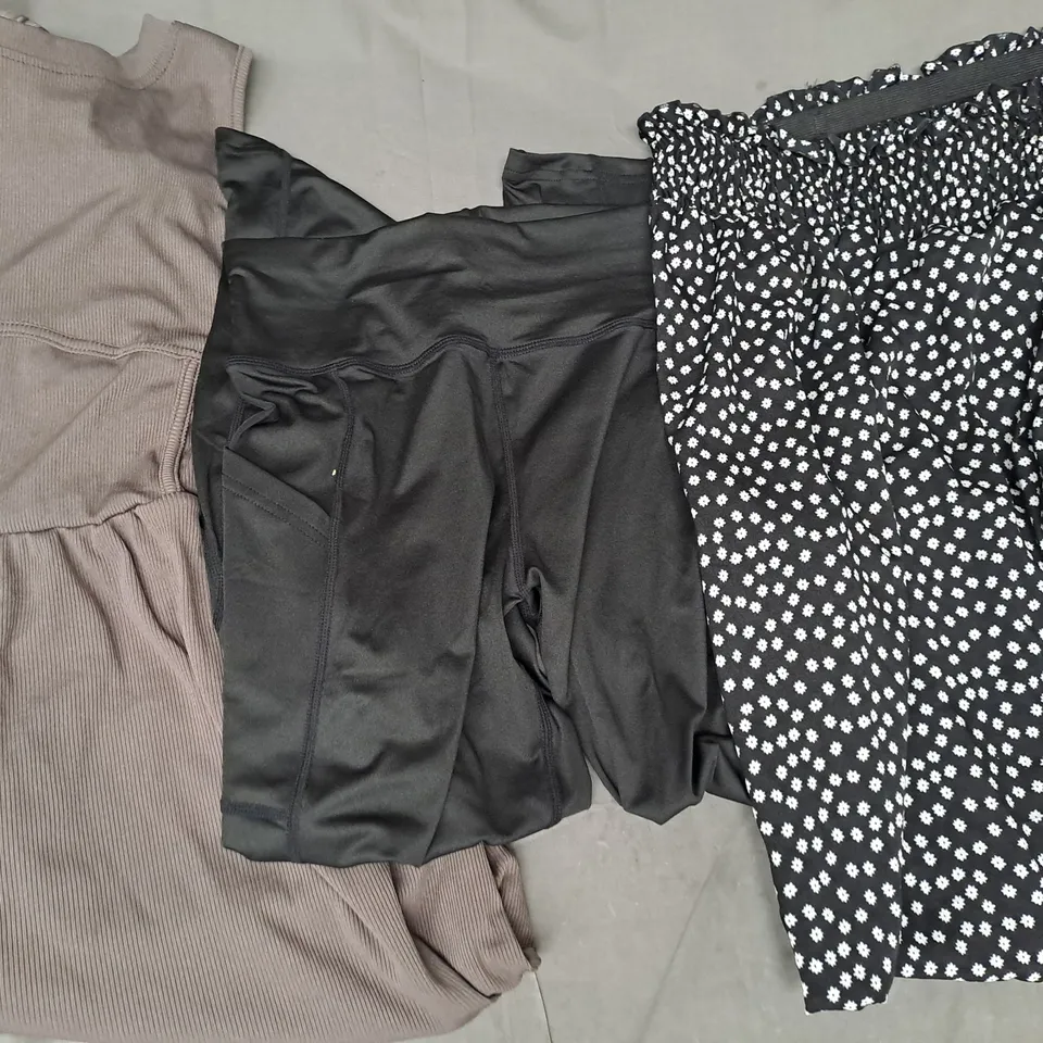 BOX OF APPROXIMATELY 20 ASSORTED CLOTHING & FASHION ITEMS IN VARIOUS STYLES AND SIZES TO INCLUDE SHEIN, ETC