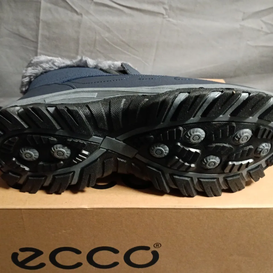 BOXED PAIR OF DRECAGE SNOW BOOTS IN NAVY - SIZE 41