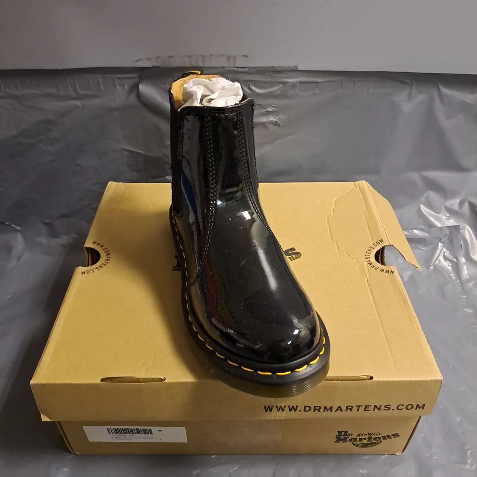 BOXED PAIR OF DR MARTENS PATENT LAMPER BOOTS IN BLACK SIZE UK 4