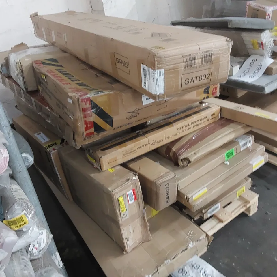 PALLET OF ASSORTED FURNITURE PARTS ECT