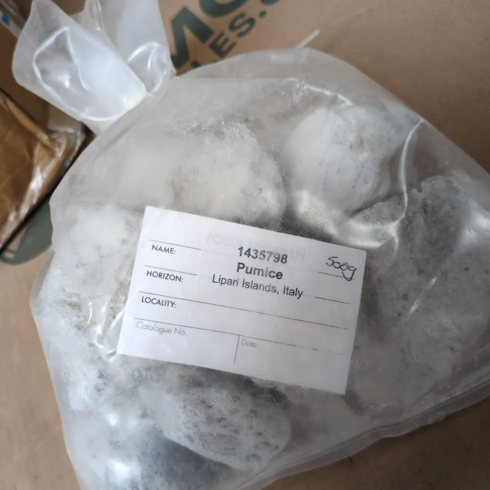 BOX OF APPROXIMATELY 20 BAGS OF RAW PUMICE STONE FROM LIPARI ISLANDS ITALY (500G) (BRAND NEW)