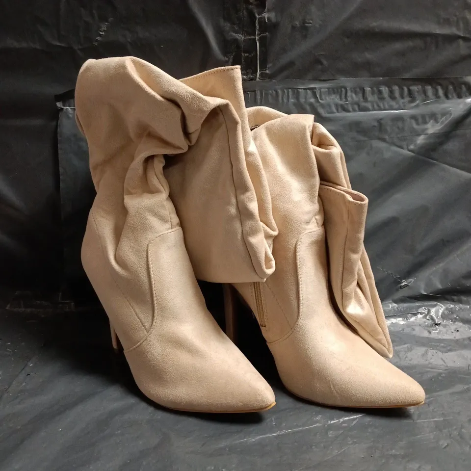 BOXED PAIR OF UNBRANDED SILETTO HEELED POINTED TOE KNEE-HIGH BOOTS IN SAND SIZE EU 38