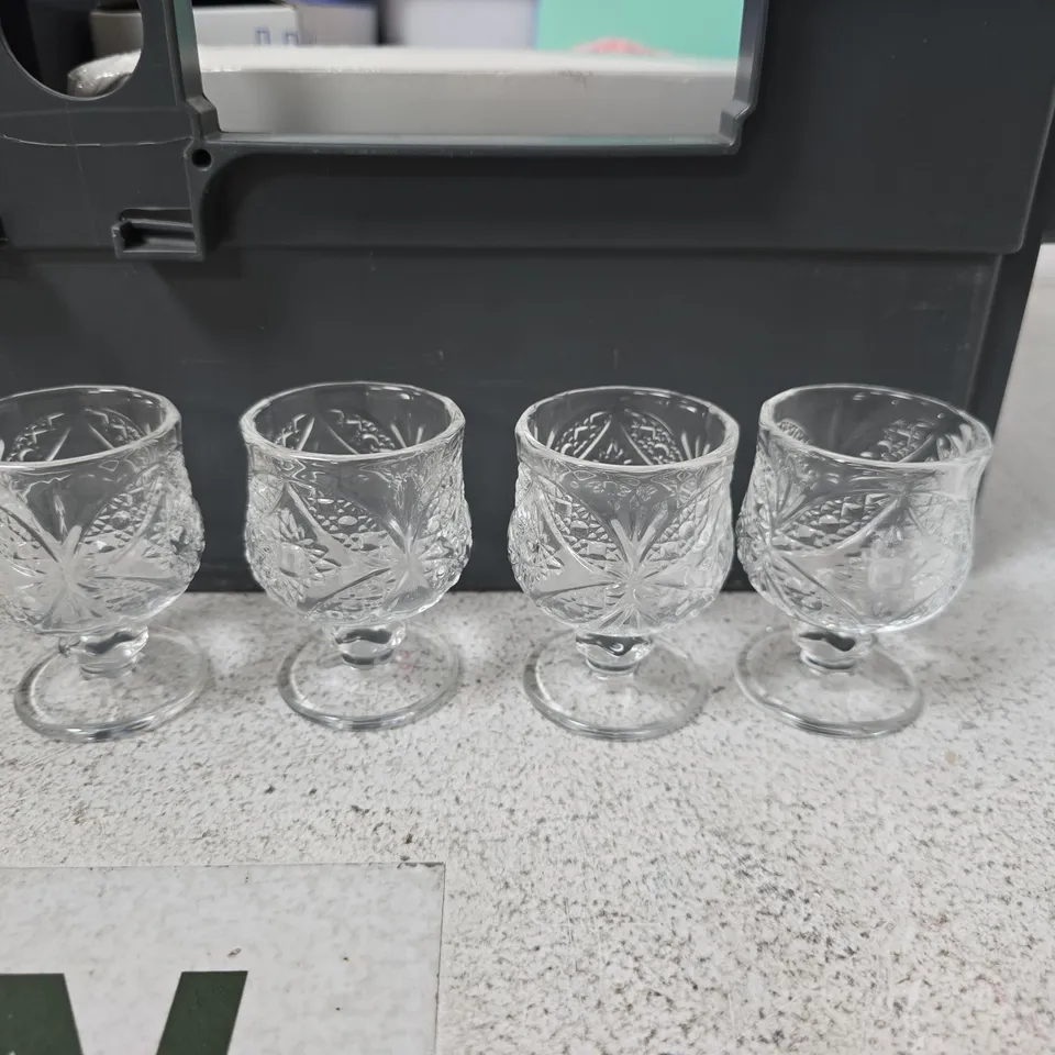 SET OF 12 X SHORT STEMMED BUTTERFLY DESIGN GLASSES