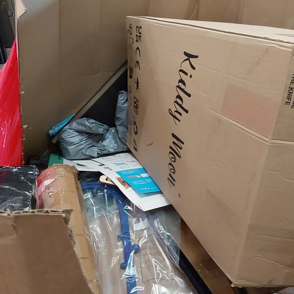 PALLET OF ASSORTED ITEMS INCLUDING: GARDEN CANOPY, VINTAGE TURNTABLE, ELECTRONIC KEYBOARD, CAMERA DANCE MATS, MEDICAL TRAINING KIT