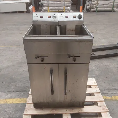 COMMERCIAL TWIN TANK FRYER