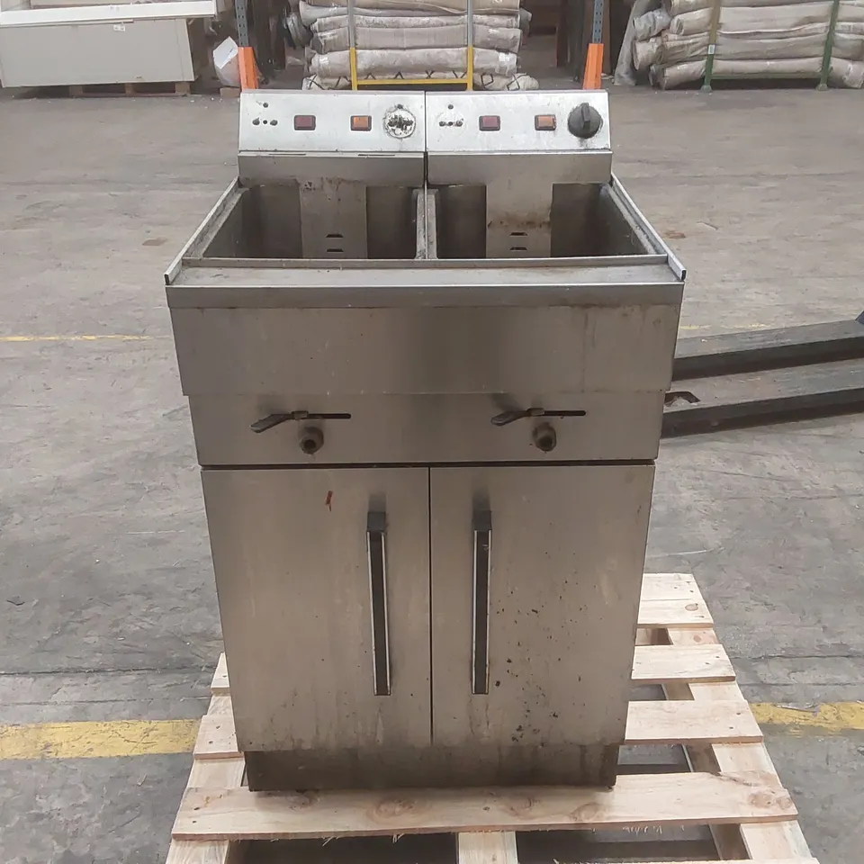 COMMERCIAL TWIN TANK FRYER