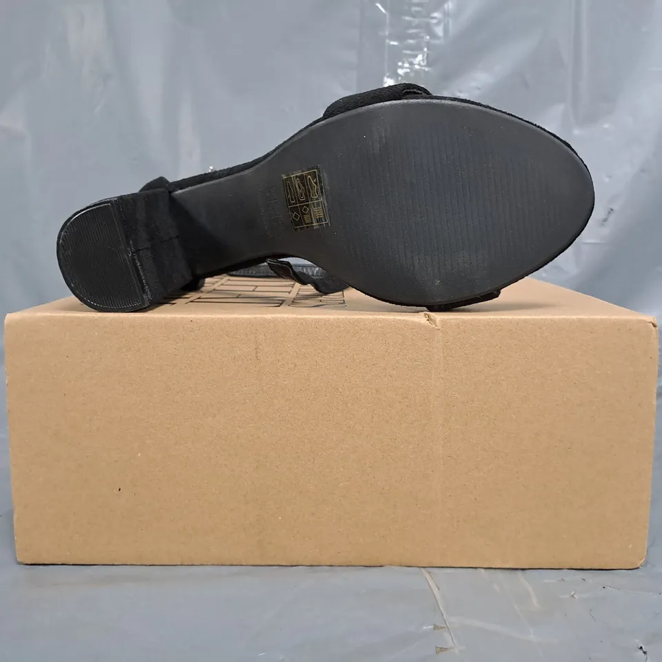 BOXED PAIR OF WHERE'S THAT FROM OPEN TOE HIGH BLOCK HEEL SANDALS IN BLACK SIZE UK 4