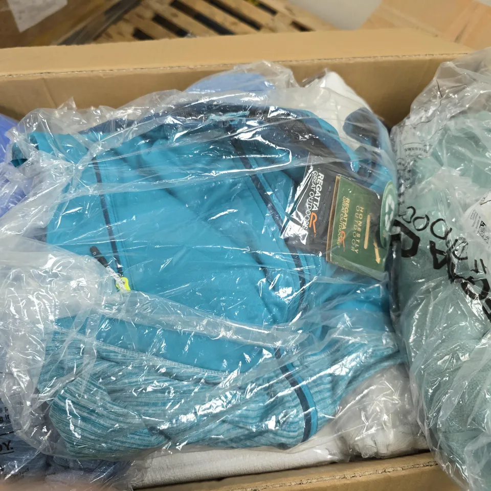 APPROXIMATELY 12 ASSORTED ITEMS TO INCLUDE LIVMORE TOWEL SET, REGATTA JACKETS, &MAISI CLOTHING ITEMS, ETC - COLLECTION ONLY