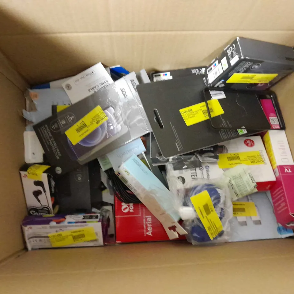APPROXIMATELY 20 ASSORTED ELECTRICAL ITEMS TO INCLUDE ONE FOR ALL AERIAL, JVC HEADPHONES, SLIM POWER BANK, ETC
