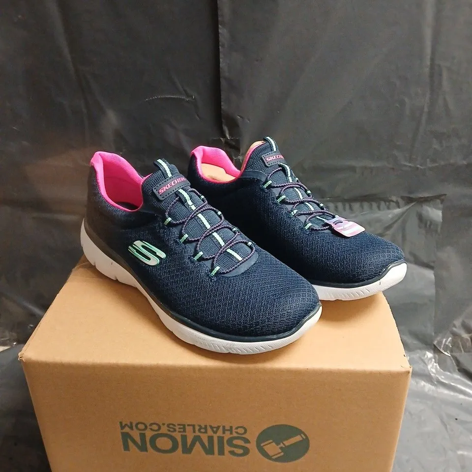 SKECHERS WOMEN'S NAVY MESH TRAINERS WITH PINK INTERIOR UK 6