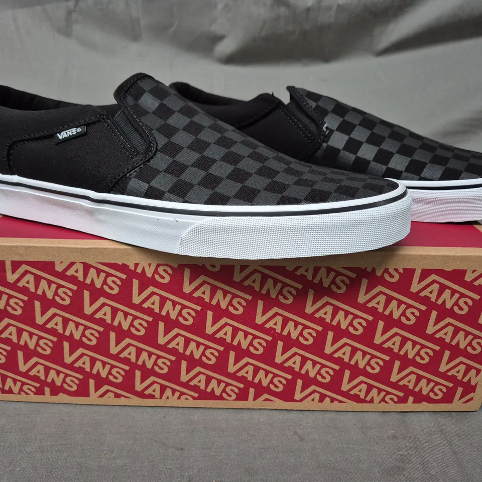 BOXED PAIR OF VANS ASHER SLIP-ON SHOES IN BLACK/BLACK CHECKERS UK SIZE 12