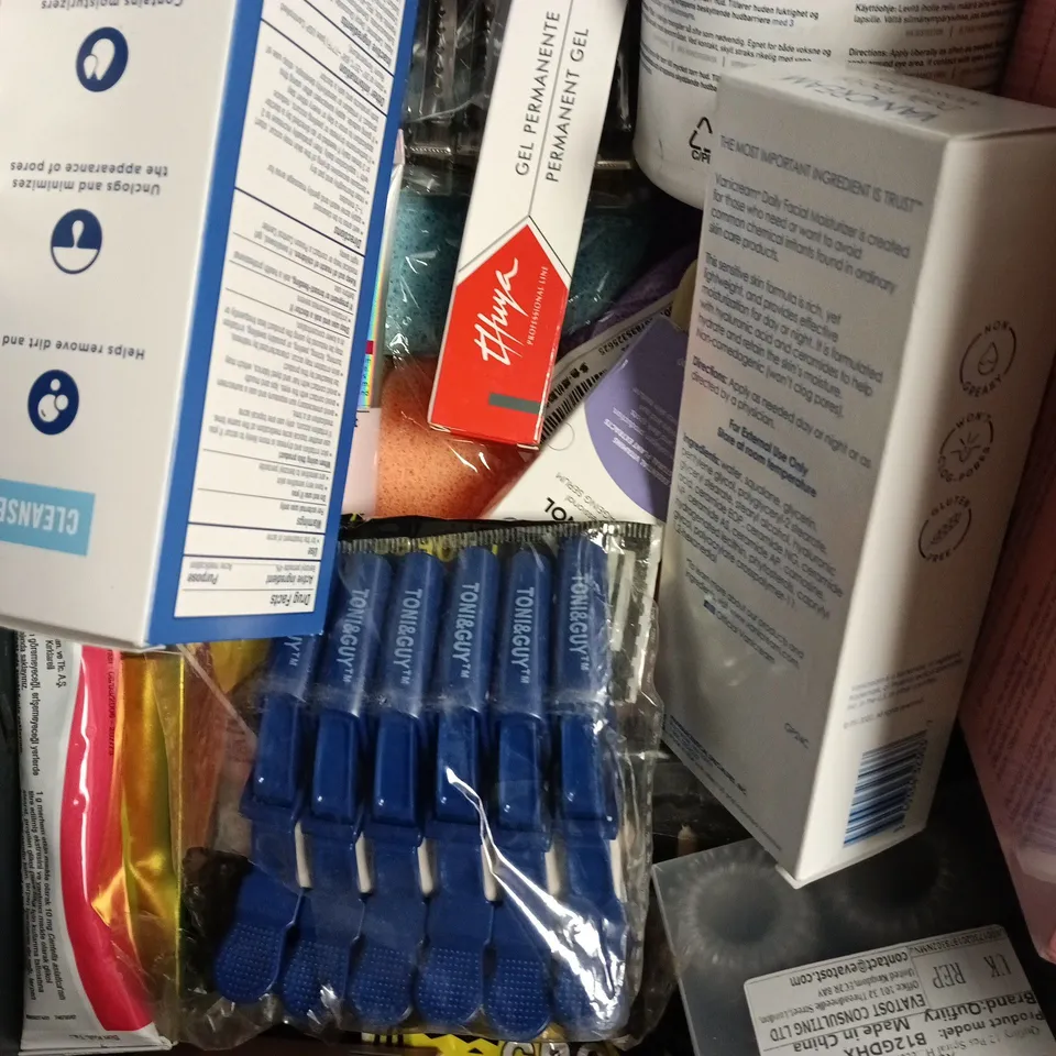 APPROXIMATELY 15 ASSORTED HEALTH & BEAUTY PRODUCTS TO INCLUDE GEL NAIL STRIPS, CERAVE CREAM, FFS SHAVING CREAM ETC 
